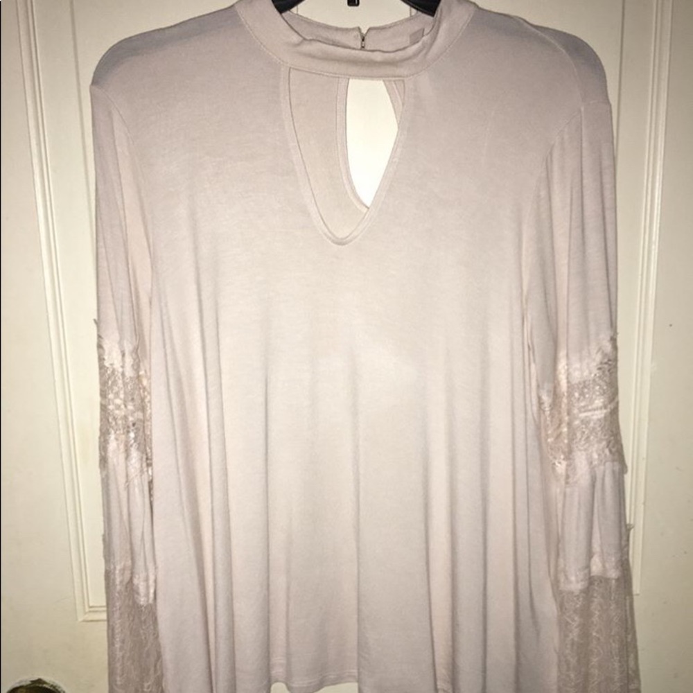 Super cute soft pink top laced at arms!!